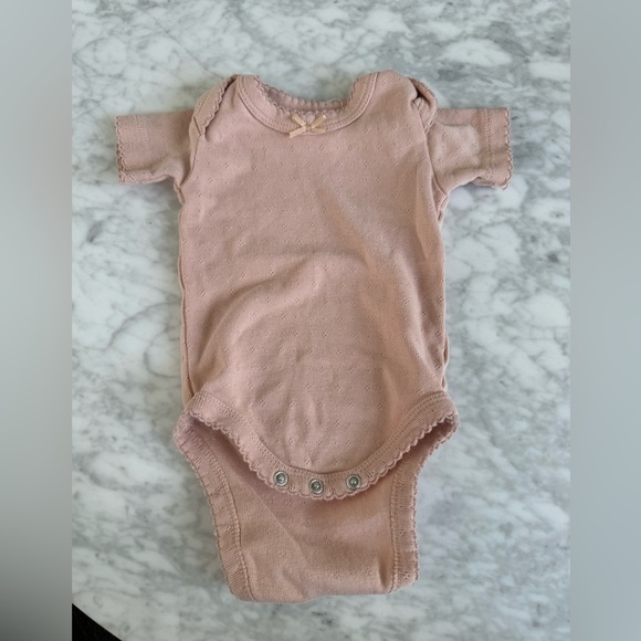 Colored Organics Josie Pointelle Short Sleeve Bodysuit, color Ballet size 0-3M - Picture 1 of 2